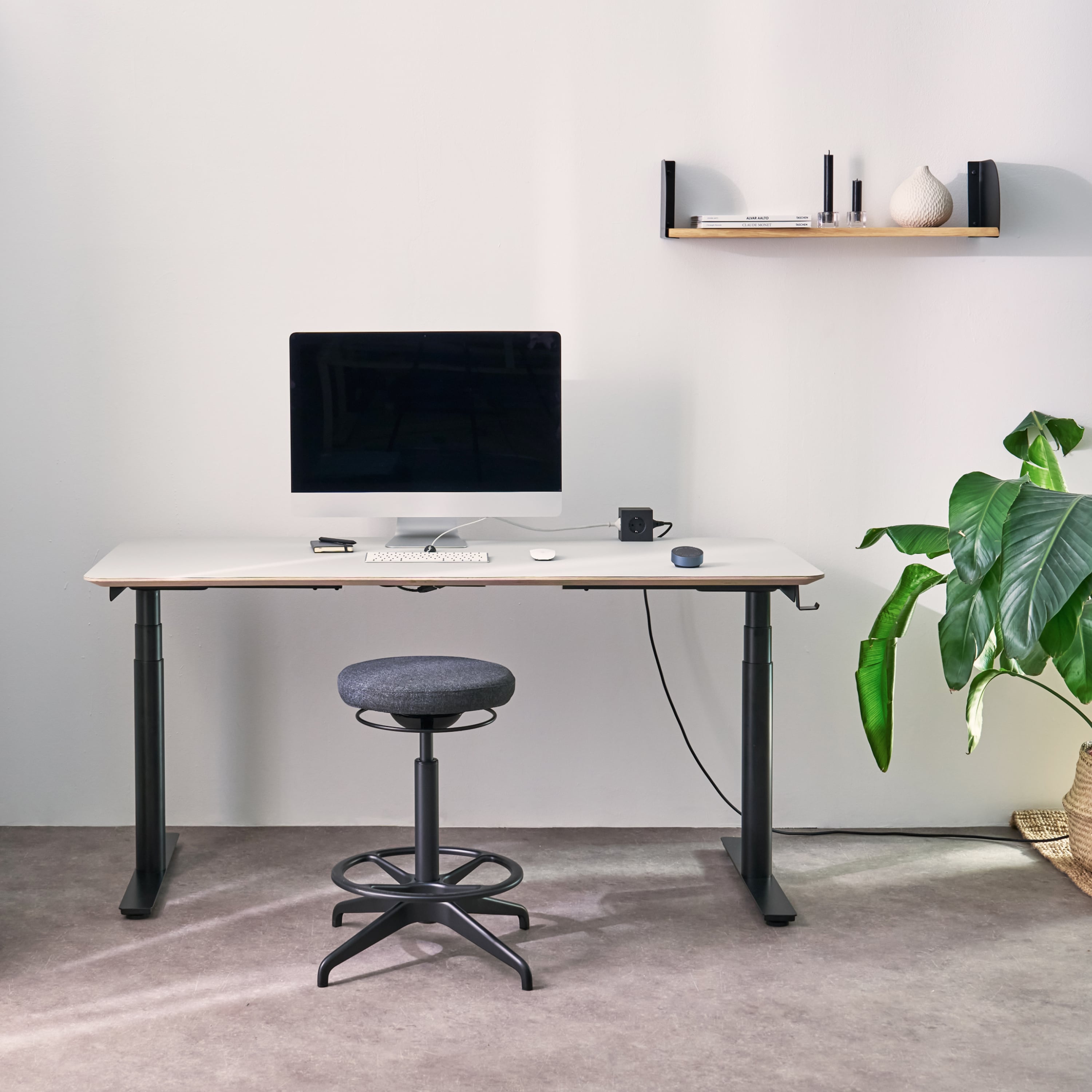 Height-adjustable round table frame