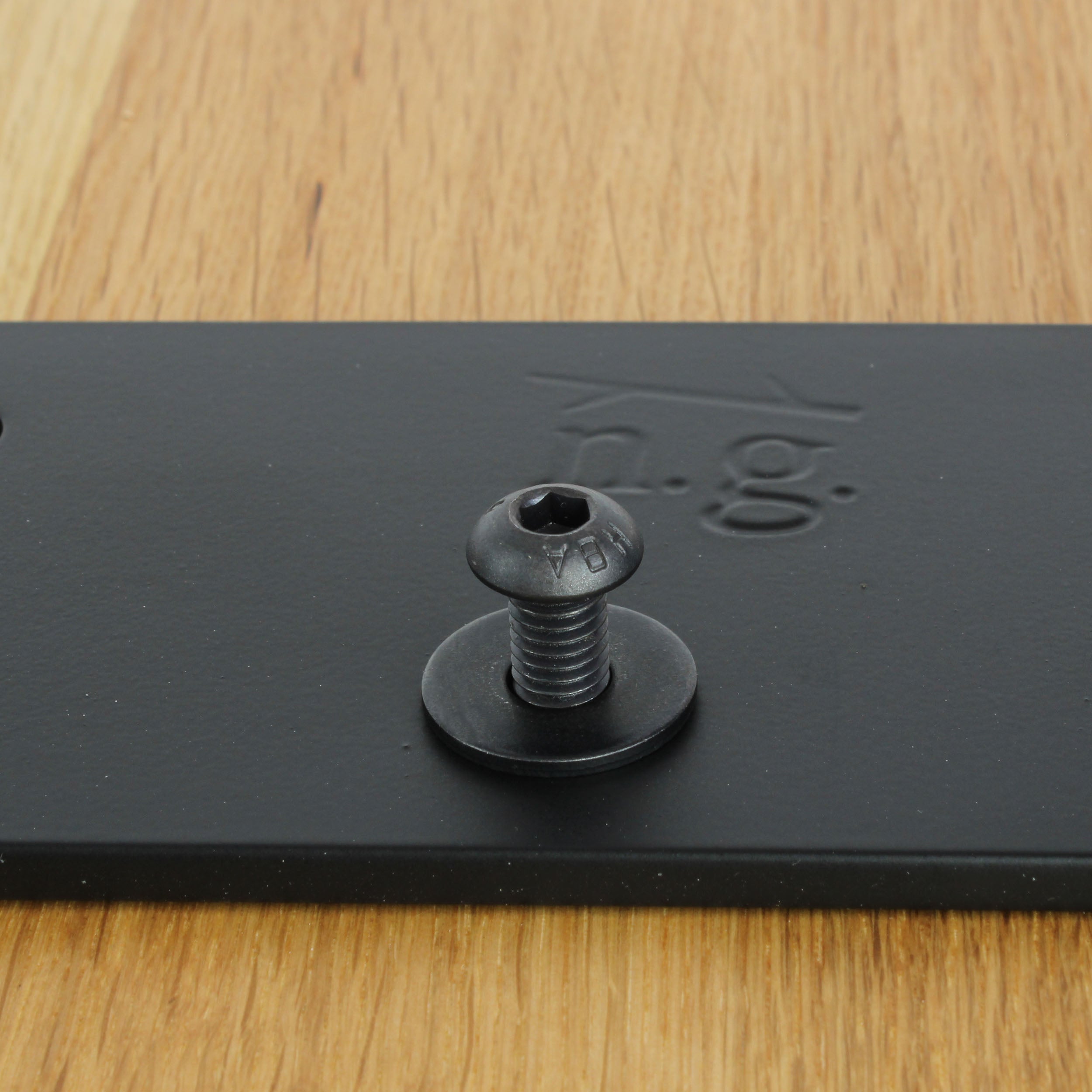Screw set with threaded insert