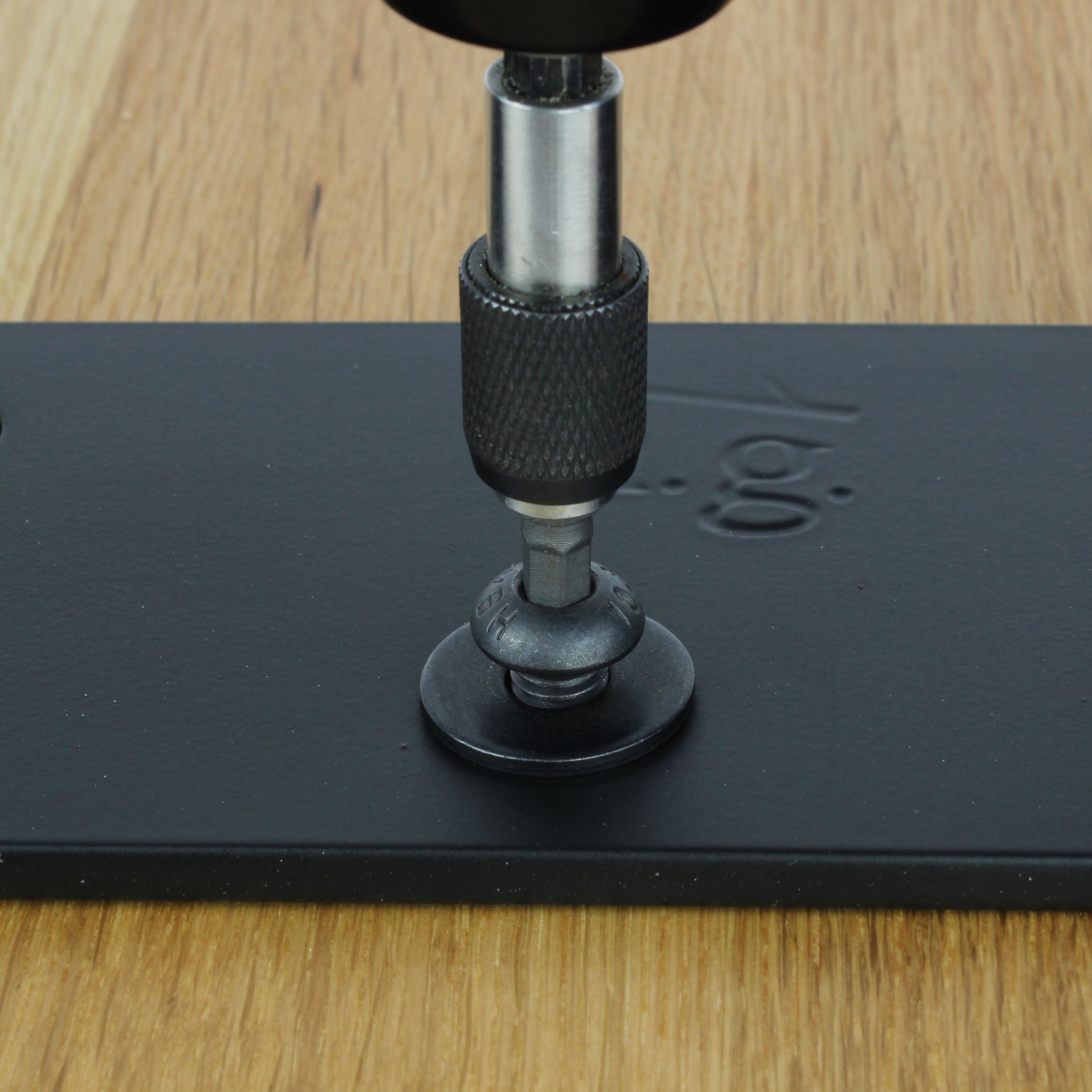 Screw set with threaded insert