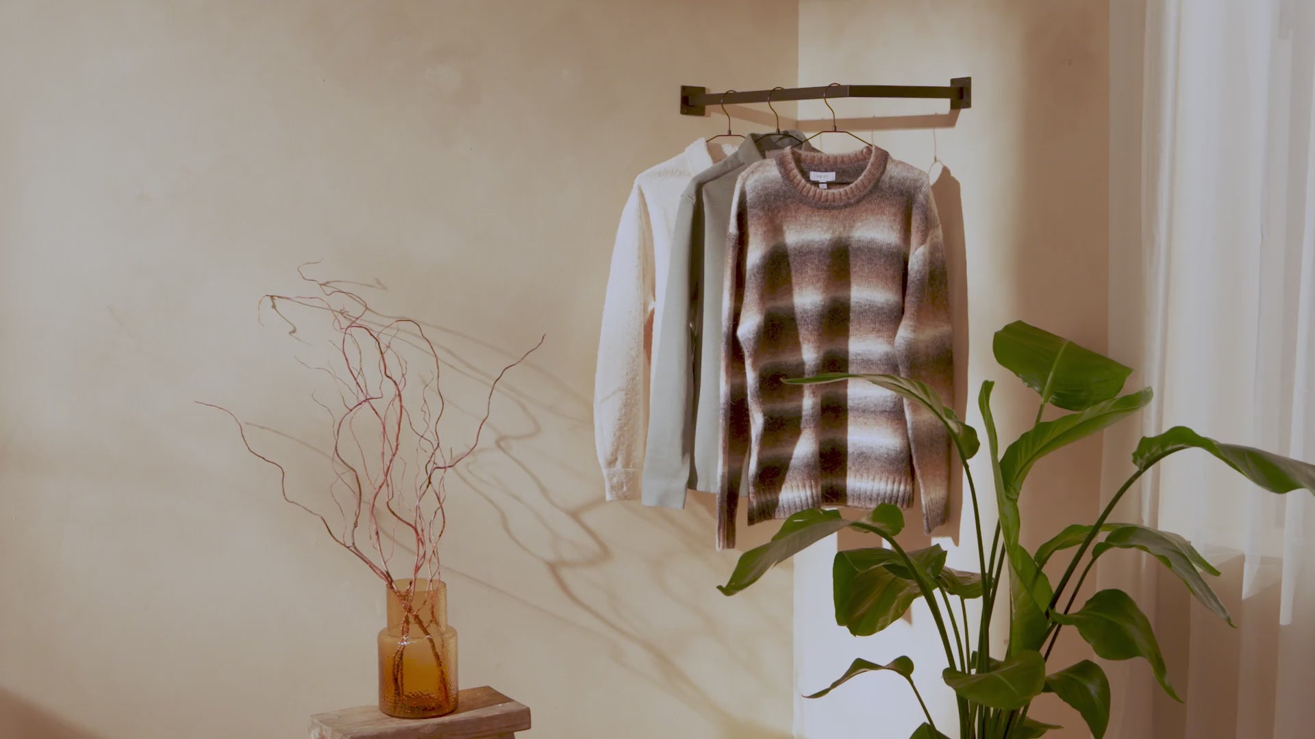 Video laden: Kleren ÜBERECK Muur