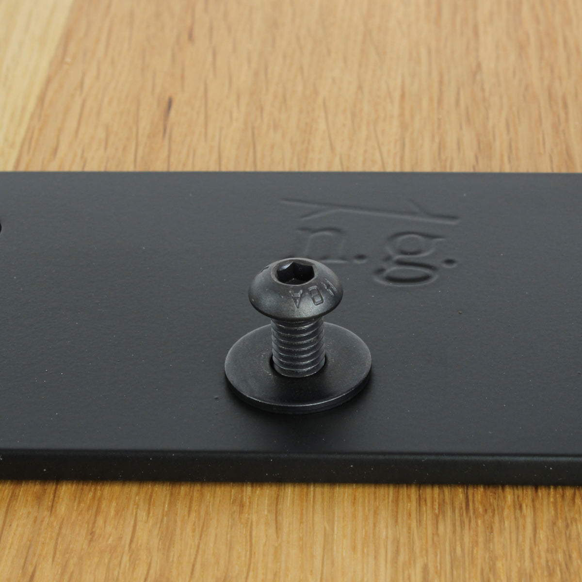 Screw set with threaded insert